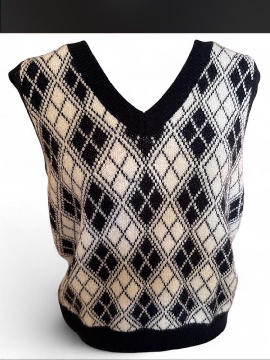Source Unknown Sweaters - Source Unknown Black & Cream Argyle V‑Neck Sweater Vest